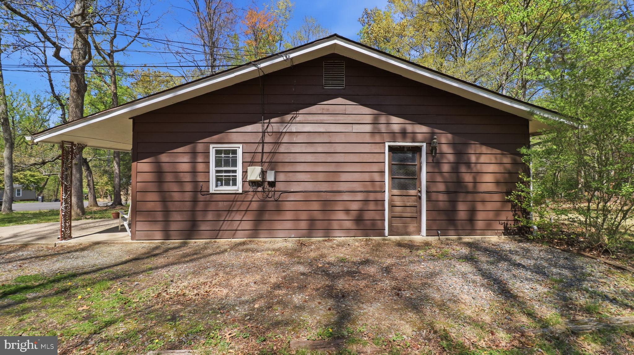 13408 Kris Ran Court Fort Washington, MD 20744 - Photo 31 of 49 Side outsid entrance into the garage.