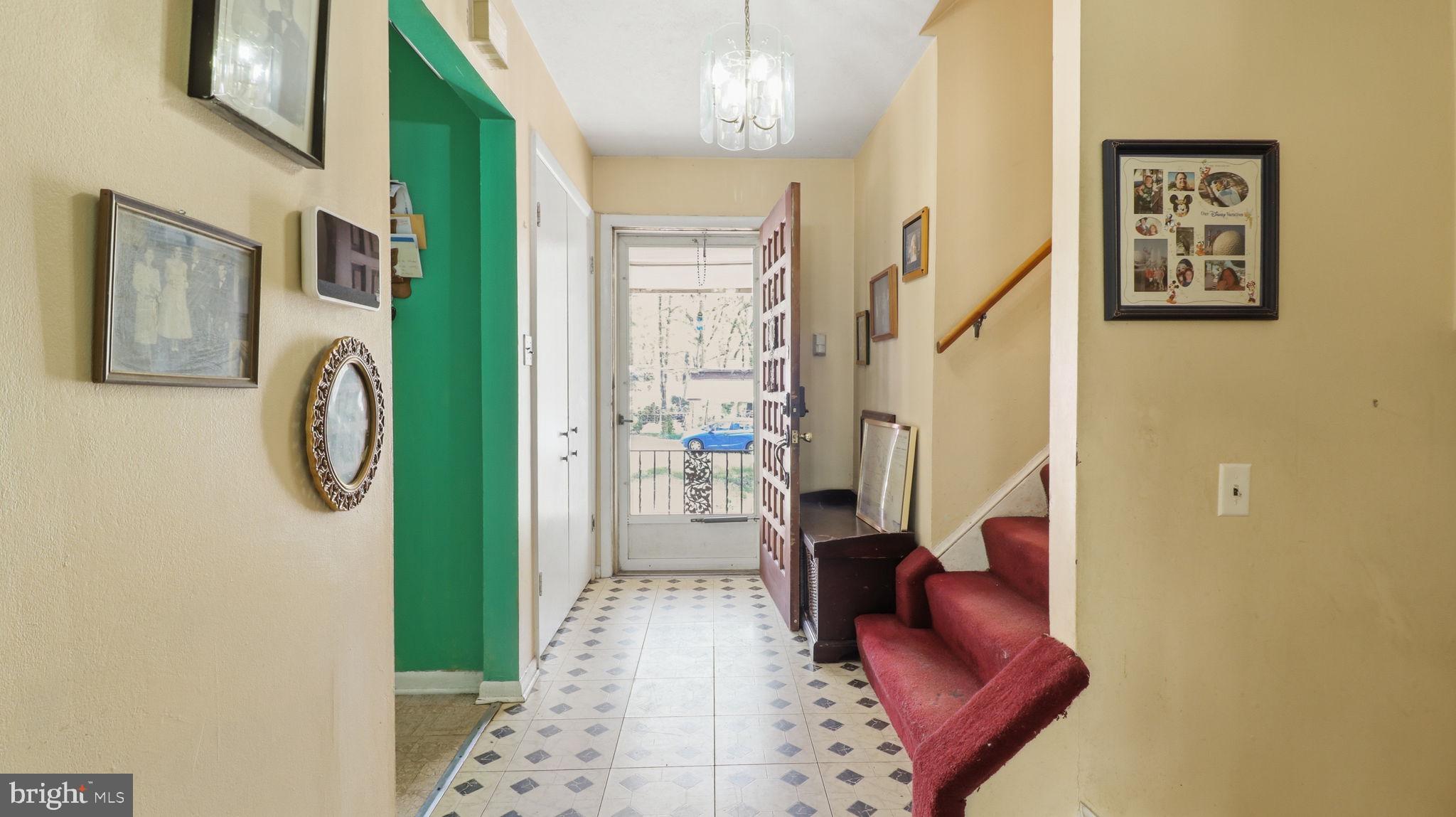 13408 Kris Ran Court Fort Washington, MD 20744 - Photo 7 of 49 Inviting entryway with vibrant accents.