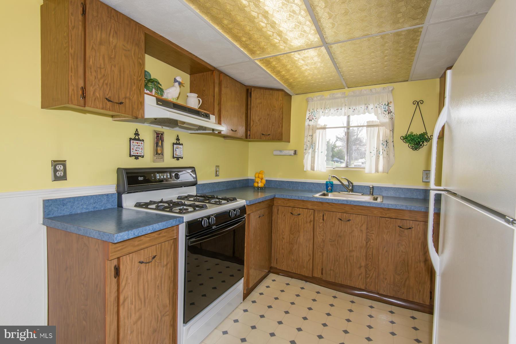 7800 Flagstaff Road Baltimore, MD 21237 - Photo 3 of 29 Kitchen