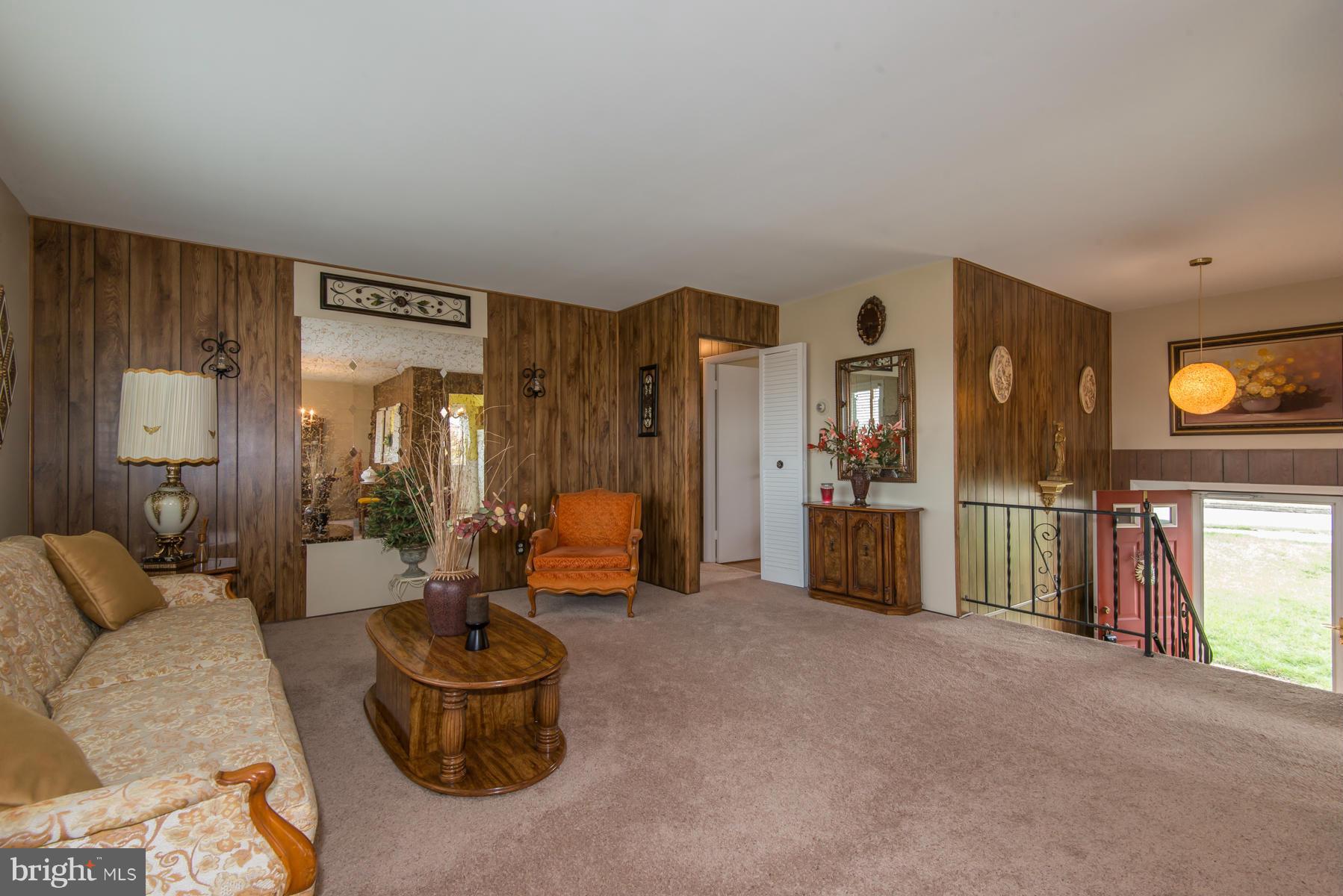 7800 Flagstaff Road Baltimore, MD 21237 - Photo 8 of 29 Living Room