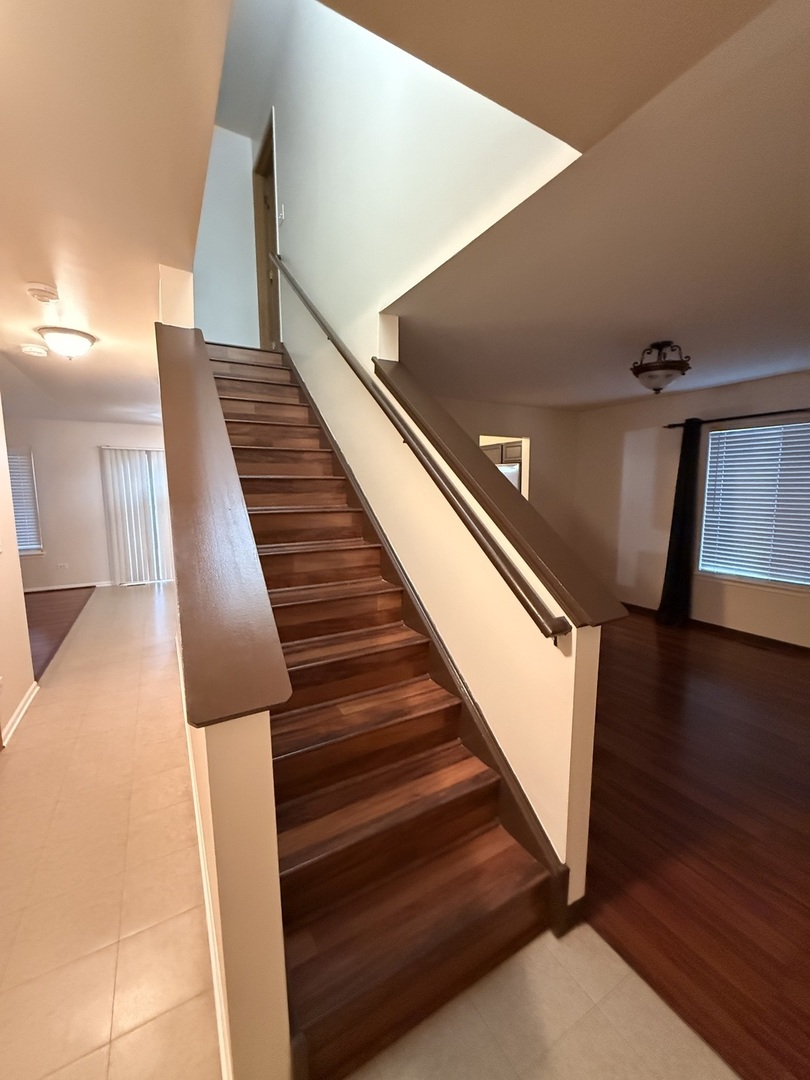 412 Clifton Lane Bolingbrook, IL 60440 - Photo 4 of 12 a view of entryway