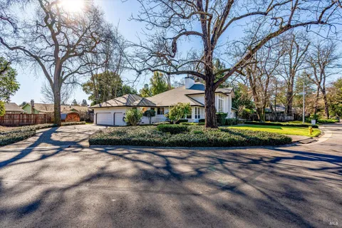 $2,650,000 | 934 Fairway Drive, Sonoma, CA 95476