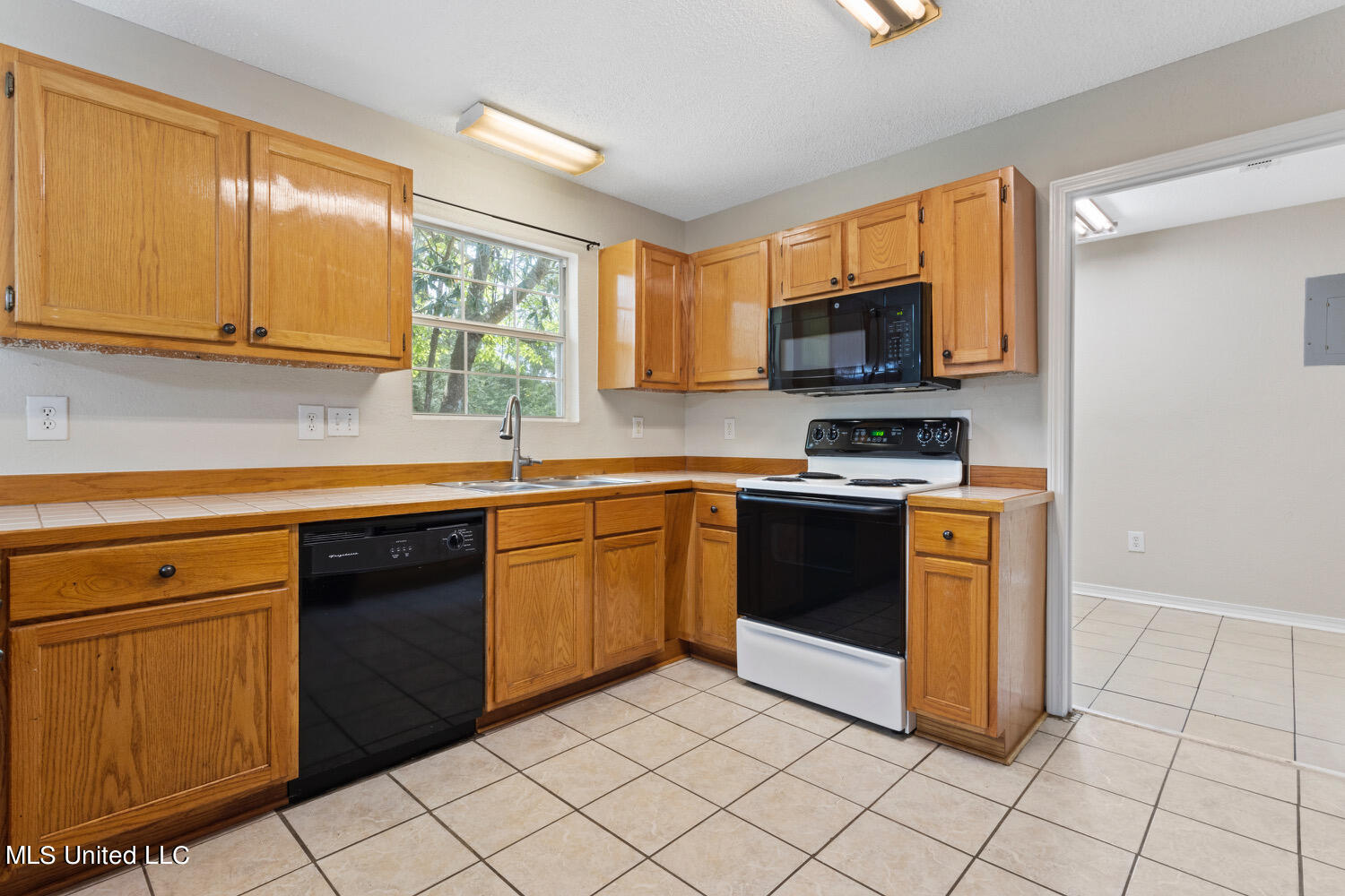 11371 Ruth Court Biloxi, MS 39532 - Photo 8 of 25 008