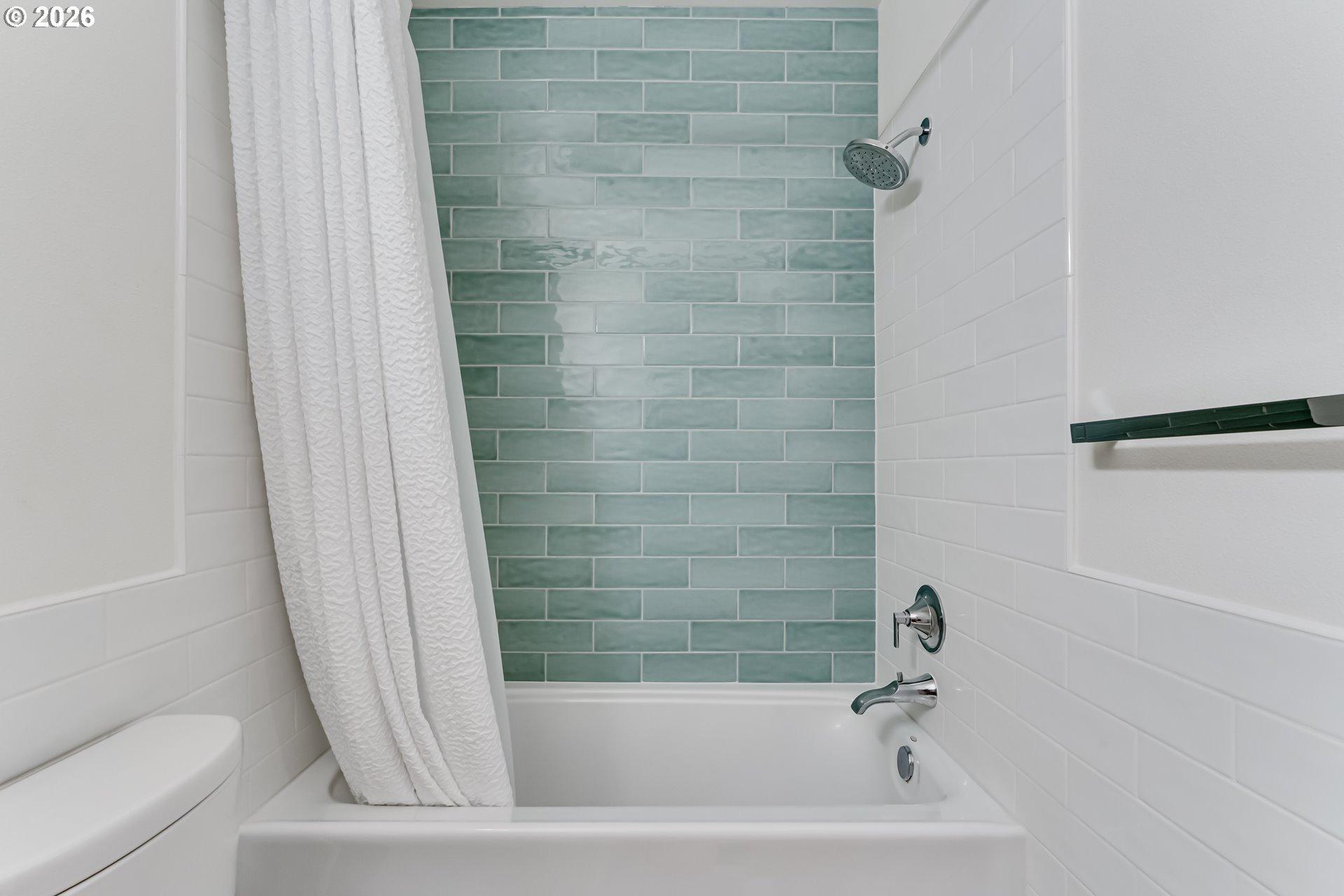 3815 Spring Boulevard Eugene, OR 97405 - Photo 39 of 48 Bathroom