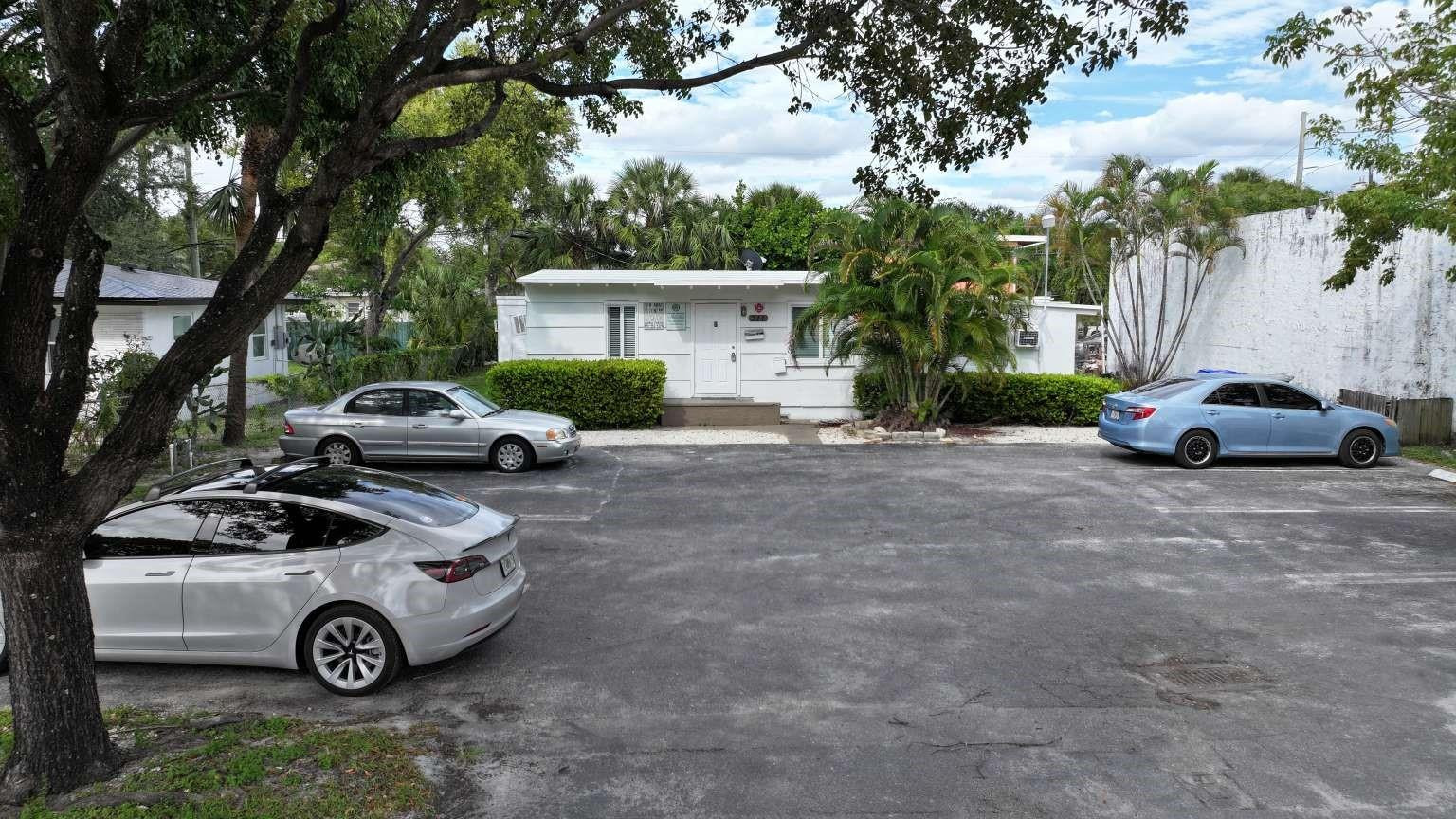 211 Southwest 2nd Court Pompano Beach, FL 33060 - Photo 2 of 10 Photo 2