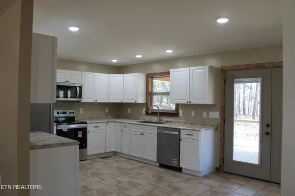 $369,000 | 807 Dulog Trail, Jamestown, TN 38556