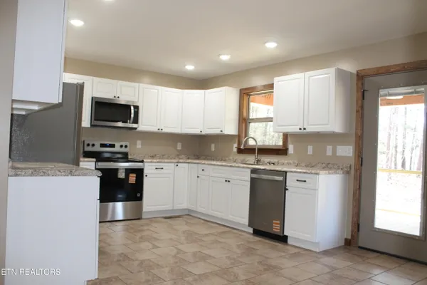 $369,000 | 807 Dulog Trail, Jamestown, TN 38556