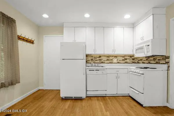 $3,450 | 21 Hycliff Road, Unit COTTAGE, Greenwich, CT 06831