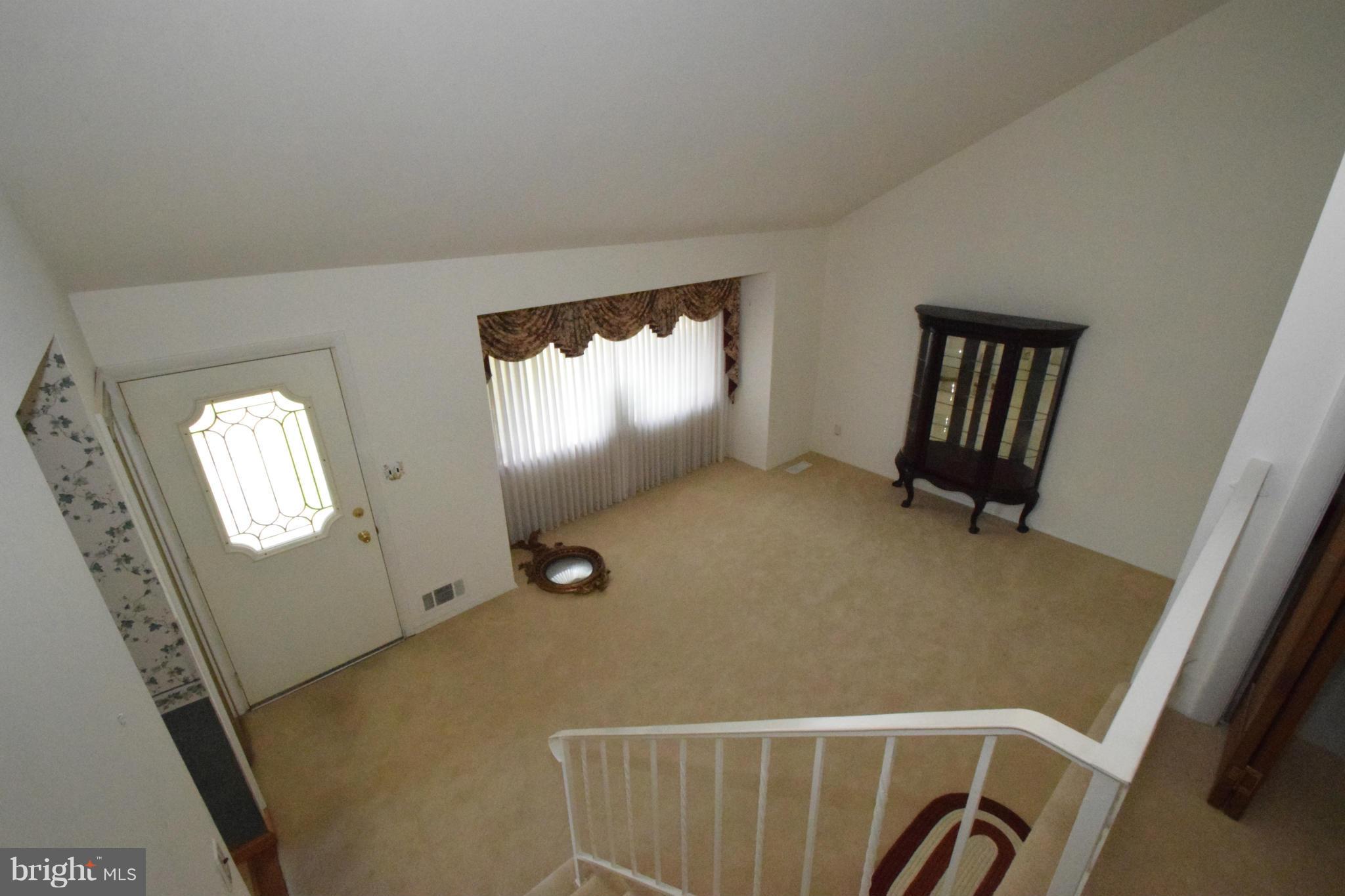 2501 Oak Manor Road Baltimore, MD 21219 - Photo 2 of 13 Living Room