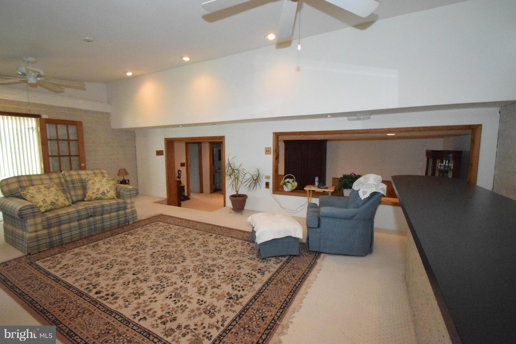 2501 Oak Manor Road Baltimore, MD 21219 - Photo 3 of 13 Family Room