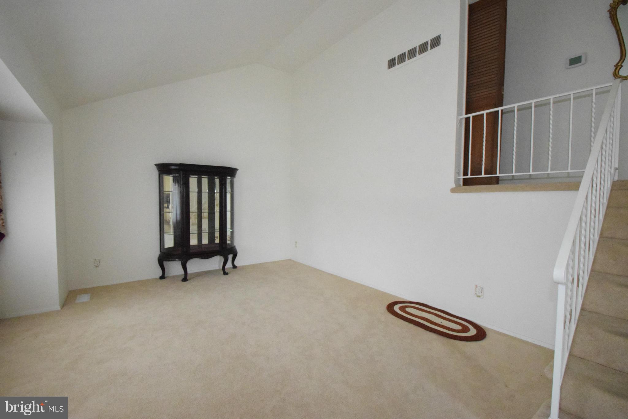 2501 Oak Manor Road Baltimore, MD 21219 - Photo 4 of 13 Living Room