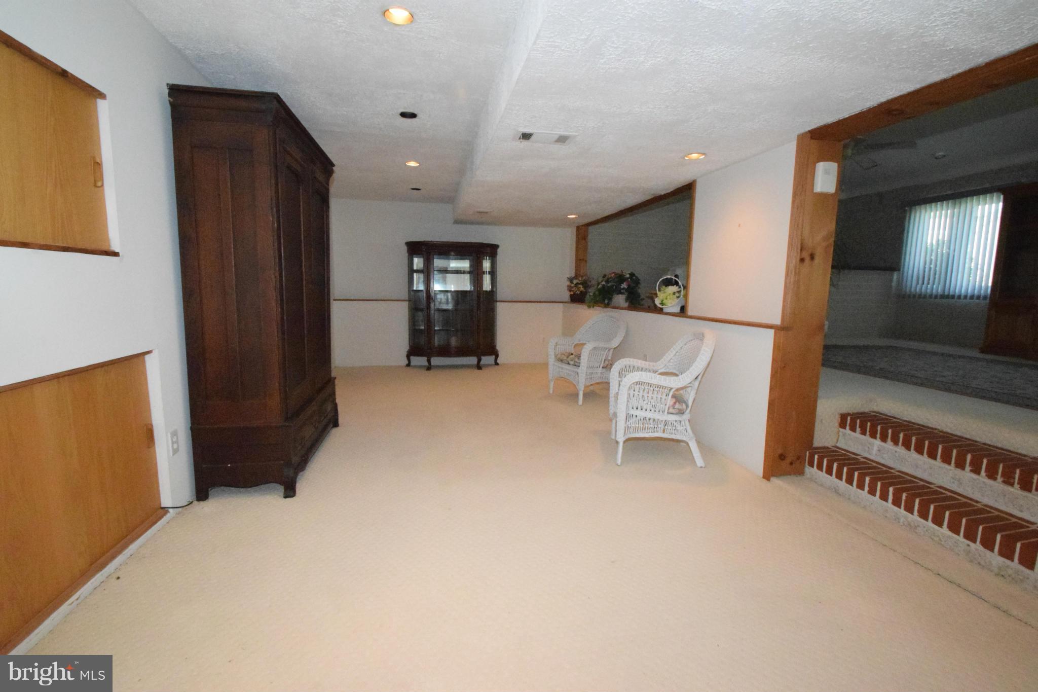 2501 Oak Manor Road Baltimore, MD 21219 - Photo 7 of 13 Family Room