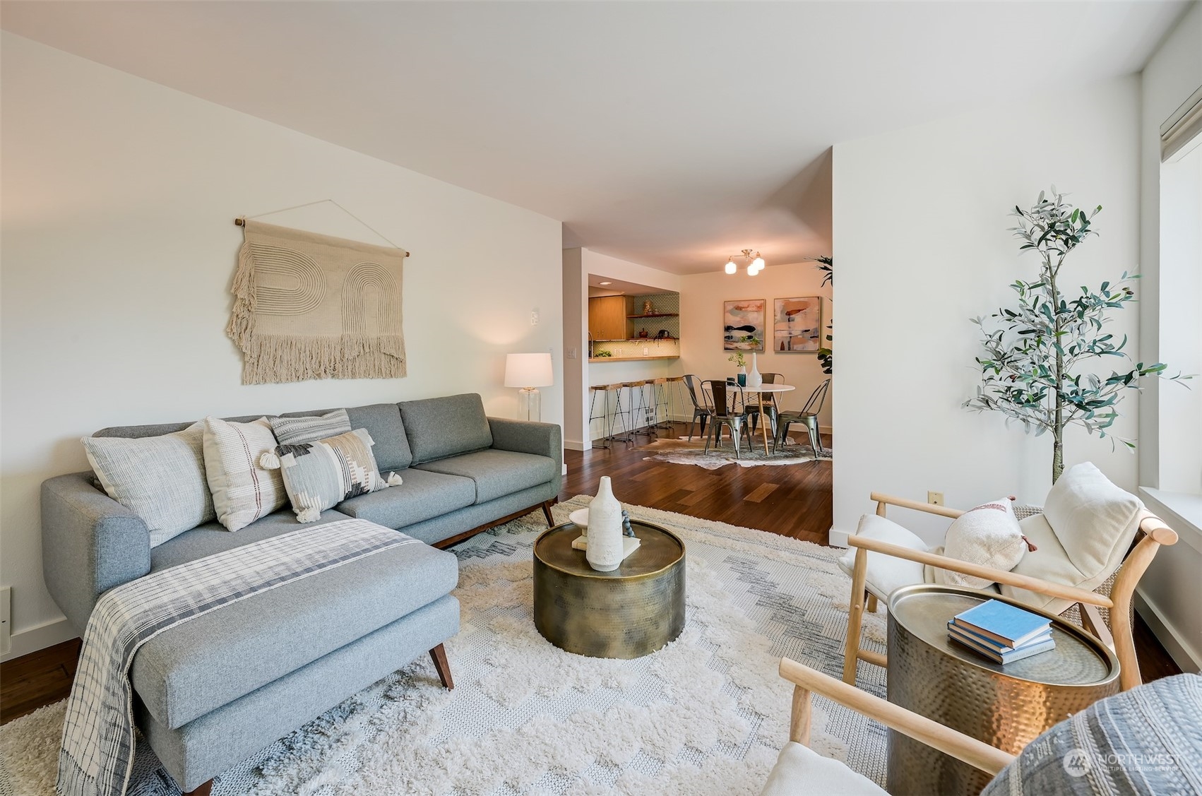 3912 Midvale Avenue North, Unit 201 Seattle, WA 98103 - Photo 3 of 22 a living room with furniture and a potted plant