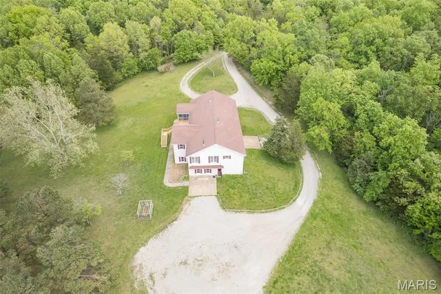 $999,900 | 107 Wildhorse Road, Farmington, MO 63640