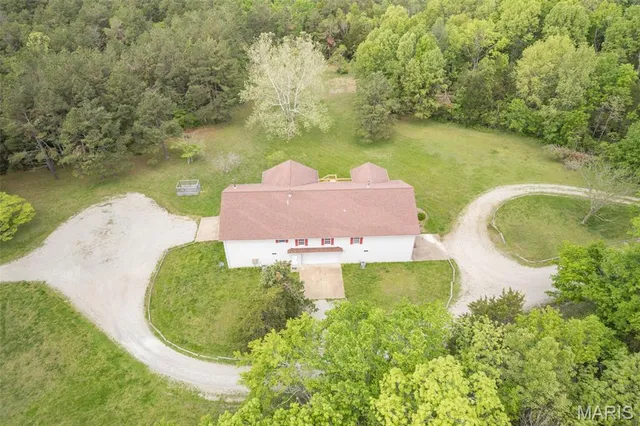 $999,900 | 107 Wildhorse Road, Farmington, MO 63640