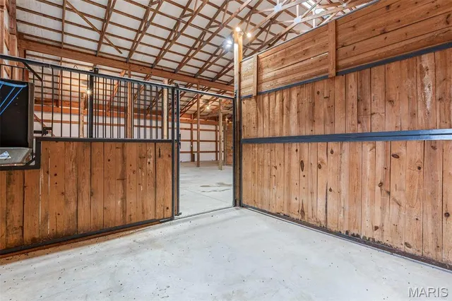 $999,900 | 107 Wildhorse Road, Farmington, MO 63640