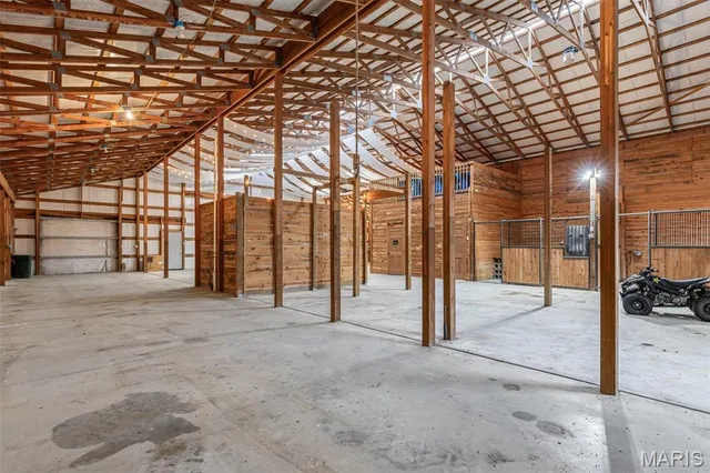 $999,900 | 107 Wildhorse Road, Farmington, MO 63640