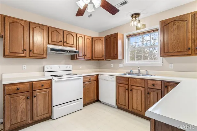 $999,900 | 107 Wildhorse Road, Farmington, MO 63640