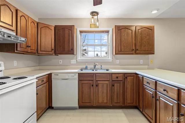 $999,900 | 107 Wildhorse Road, Farmington, MO 63640