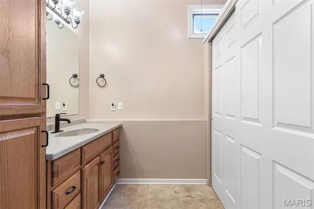 $999,900 | 107 Wildhorse Road, Farmington, MO 63640