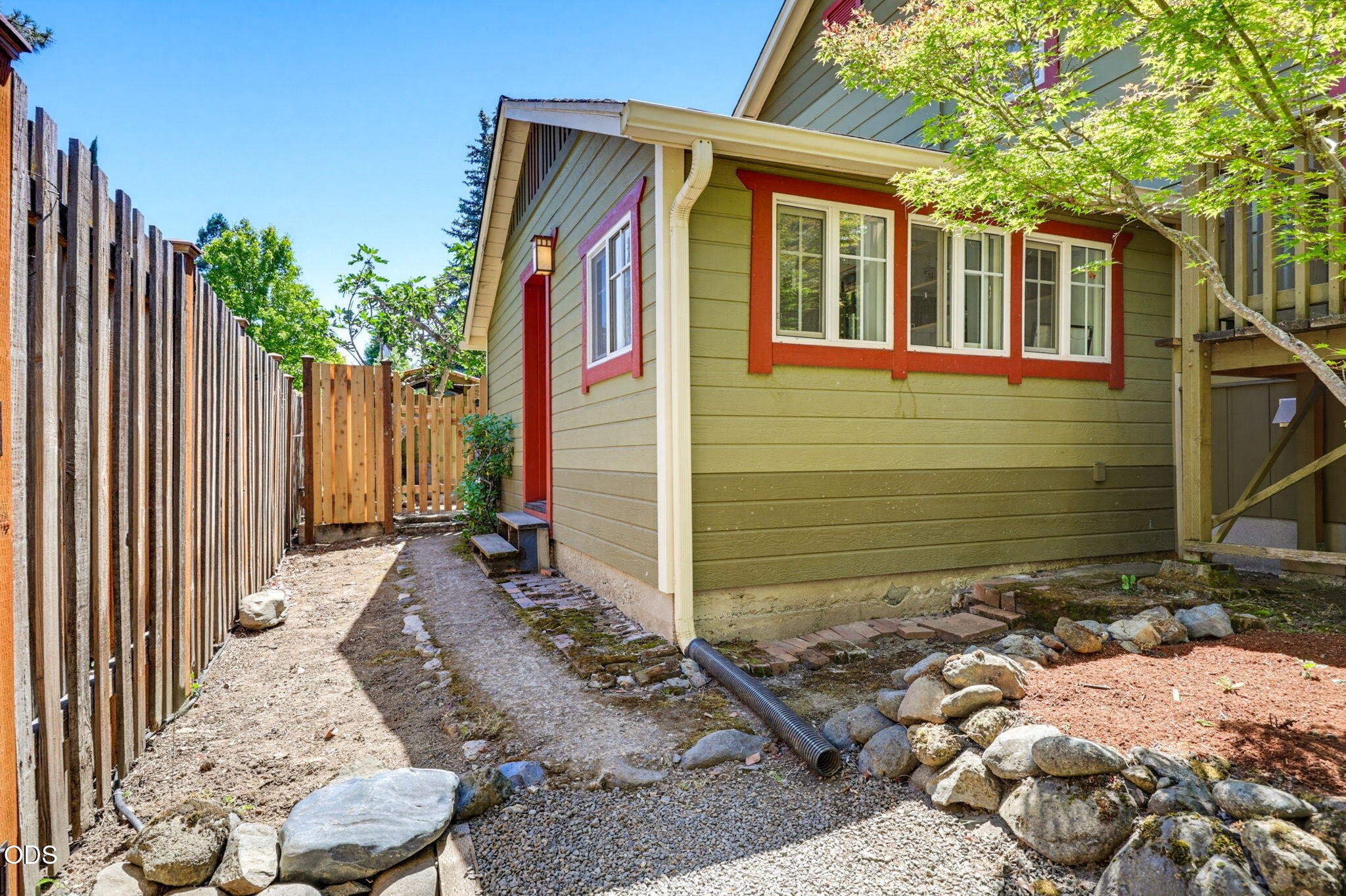 75 Dewey Street Ashland, OR 97520 - Photo 32 of 50