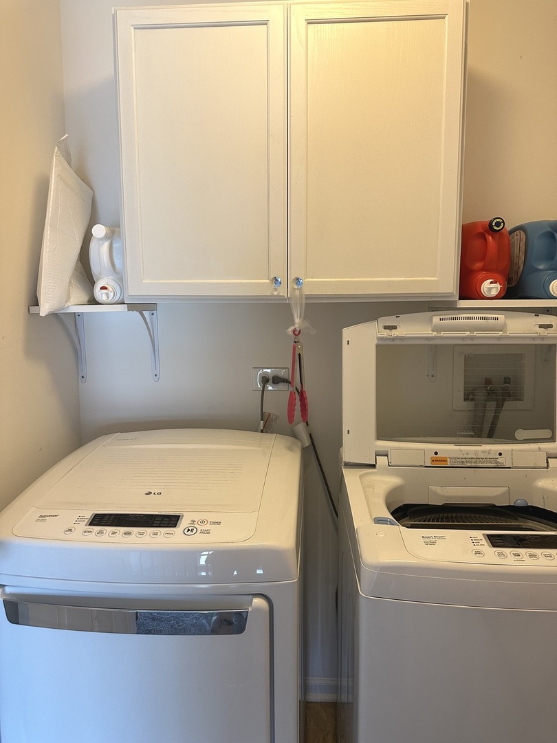 571 Wynbrooke Road Romeoville, IL 60446 - Photo 15 of 15 a utility room with dryer and washer