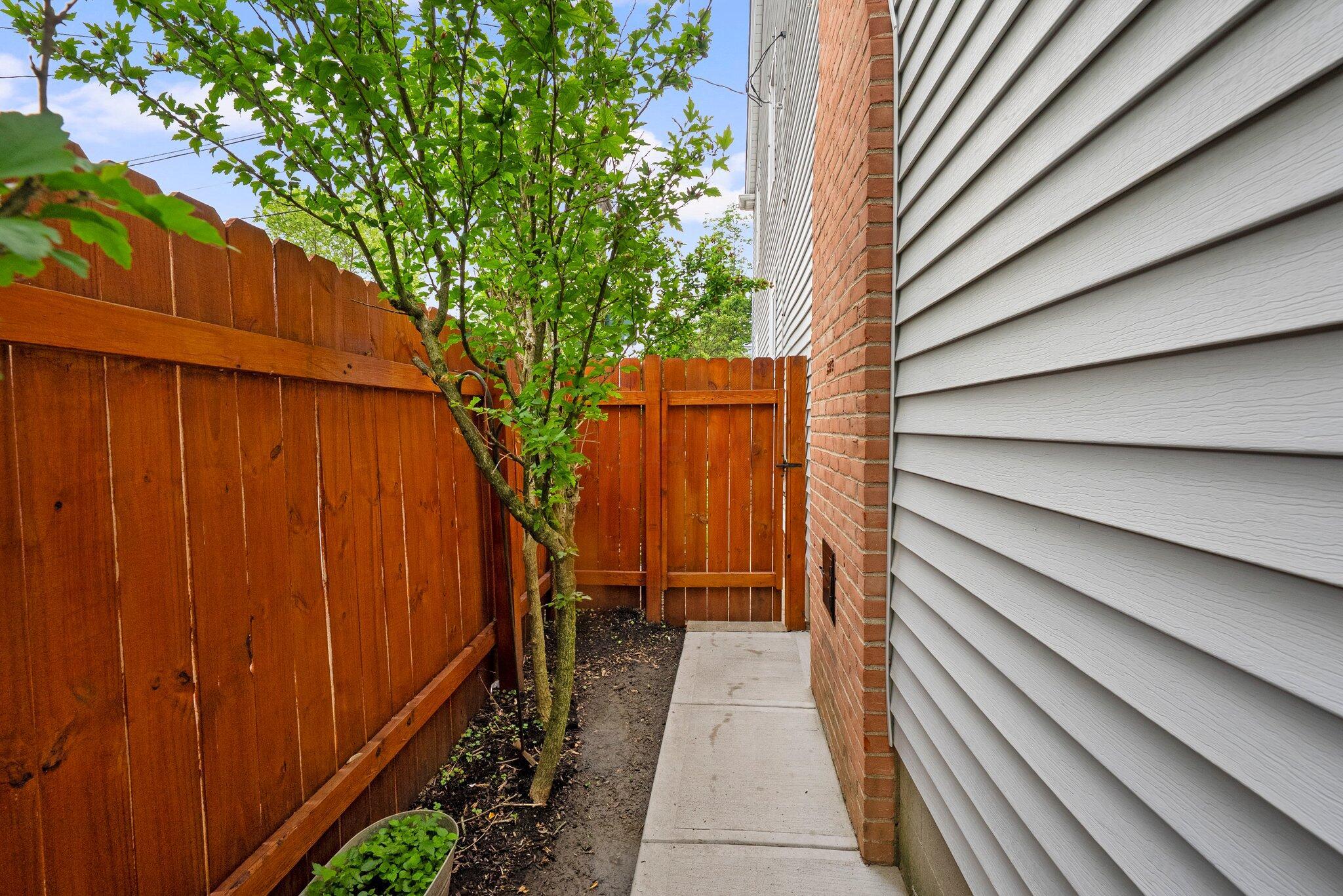659 Vernon Road Columbus, OH 43209 - Photo 40 of 46 Walkway to Back