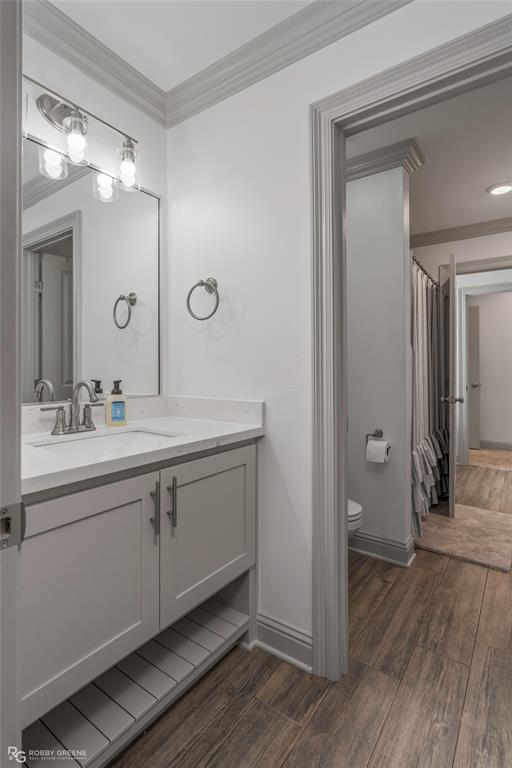 396 Collinswood Road Stonewall, LA 71078 - Photo 25 of 32 a spacious bathroom with a double vanity sink and a mirror