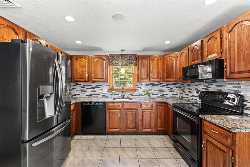 199 Brook Bend Road Hanson, MA 02341 - Photo 5 of 42 Gallery Image 5