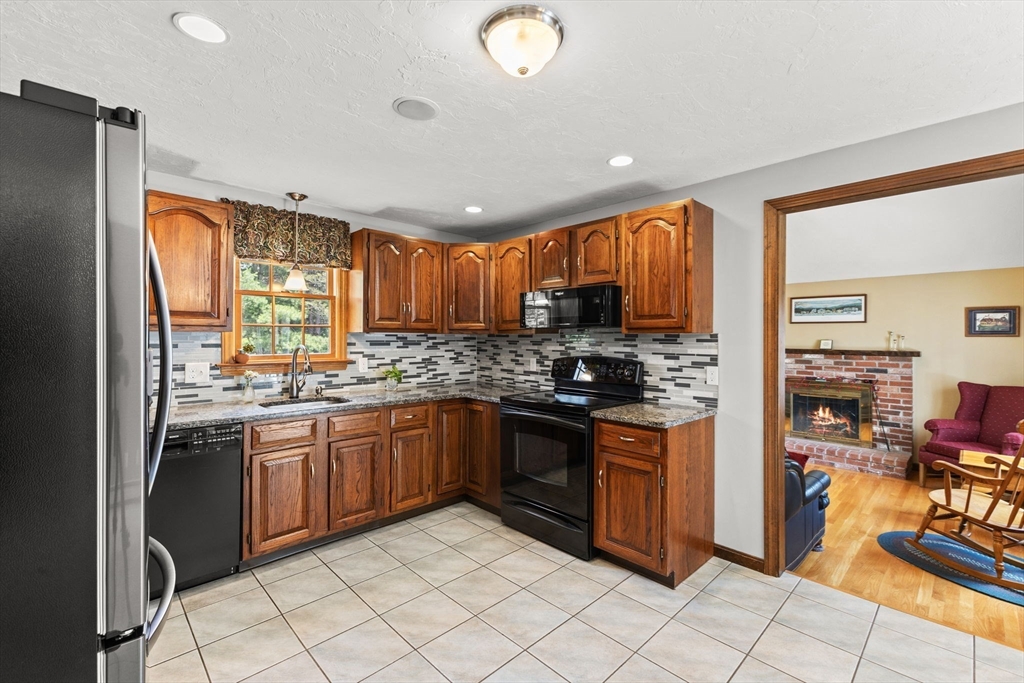 199 Brook Bend Road Hanson, MA 02341 - Photo 6 of 42 Gallery Image 6
