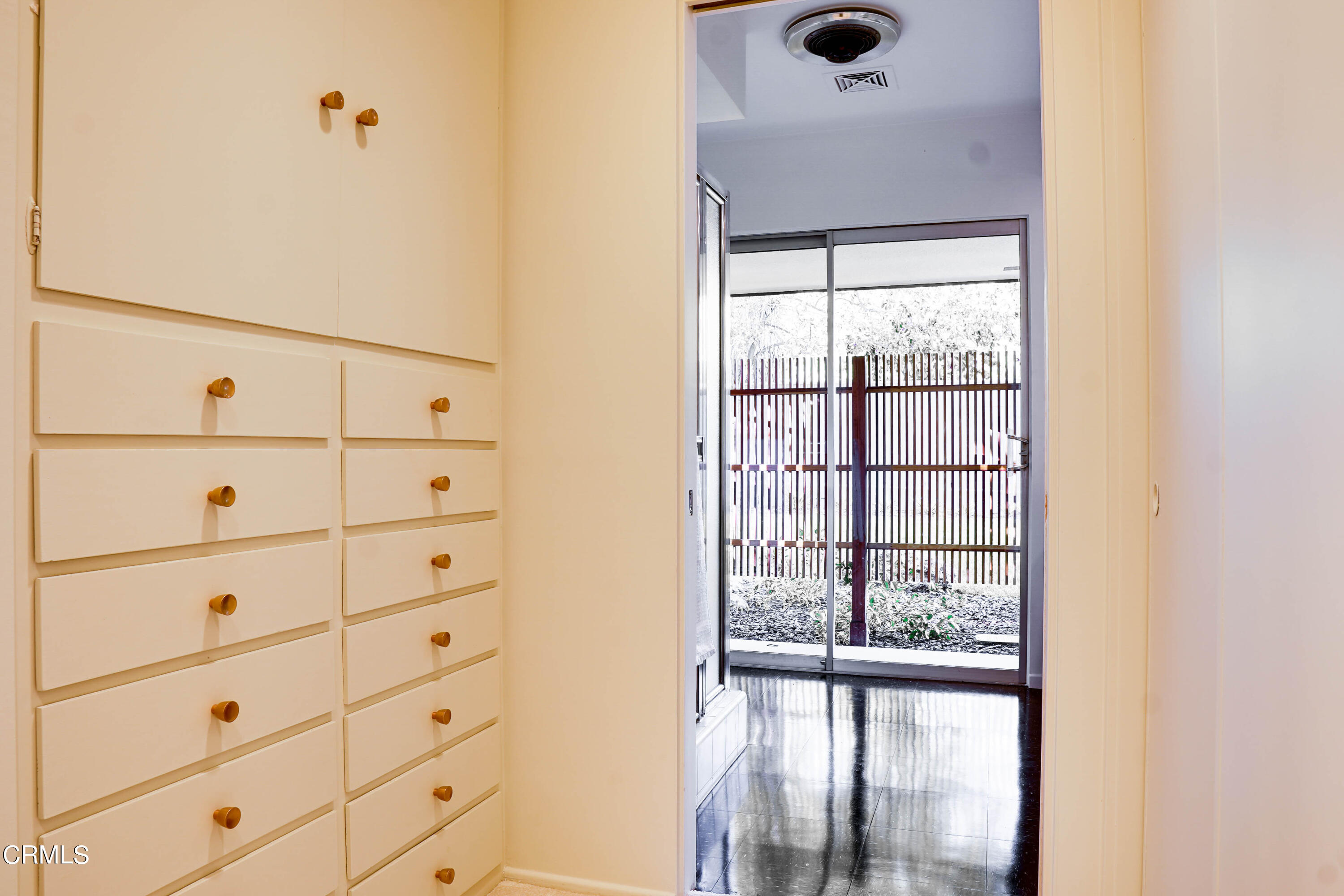 1535 Meadowbrook Road Altadena, CA 91001 - Photo 14 of 32 a view of a dresser