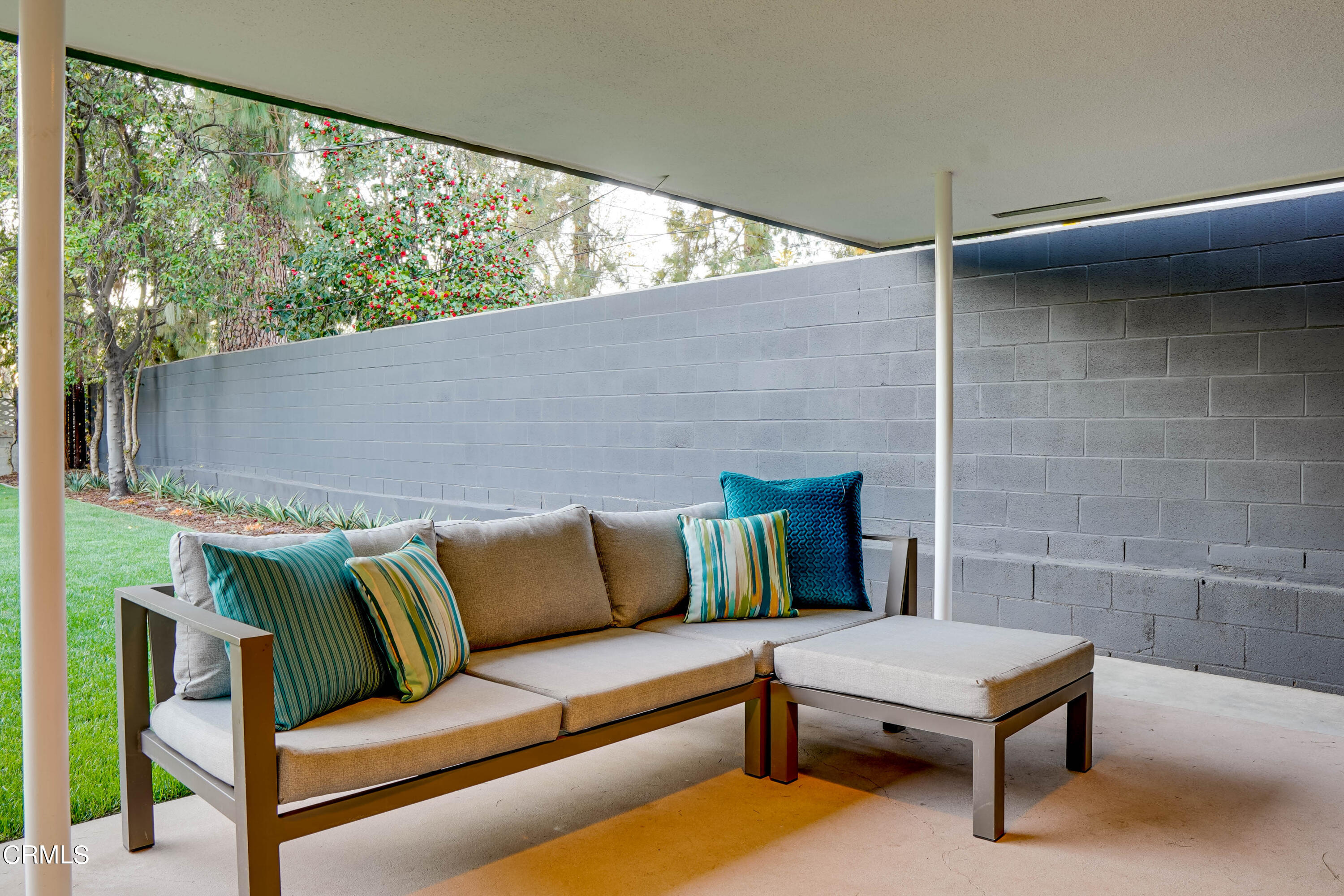 1535 Meadowbrook Road Altadena, CA 91001 - Photo 24 of 32 a blue bench sitting in front of a window