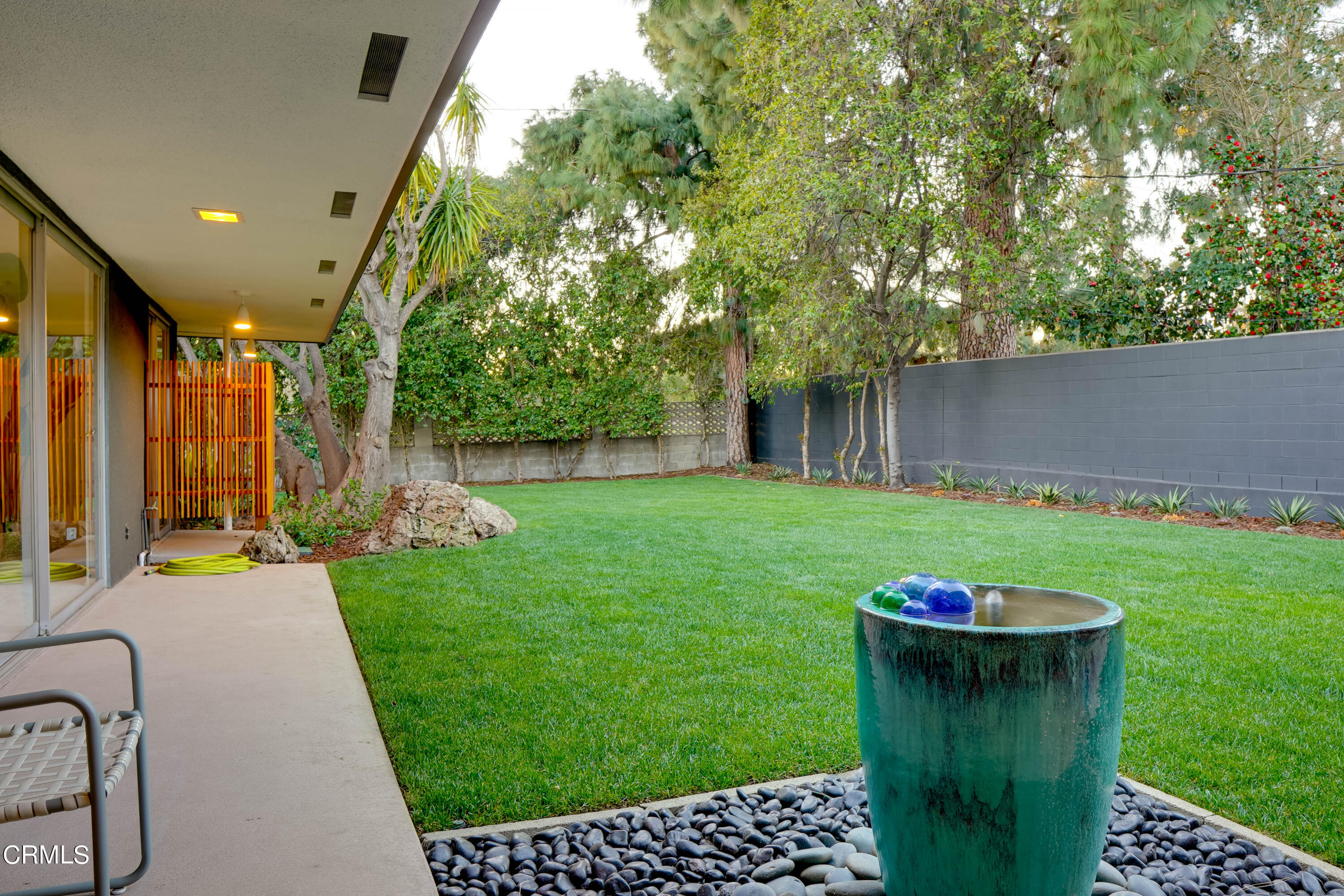 1535 Meadowbrook Road Altadena, CA 91001 - Photo 25 of 32 a backyard of a house with table and chairs