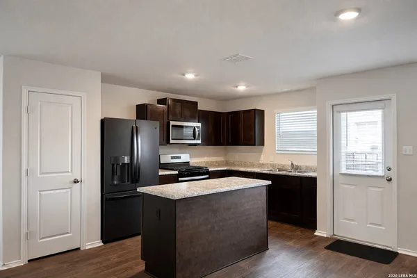 $1,650 | 13728 Grapeland Gap, San Antonio, TX 78254