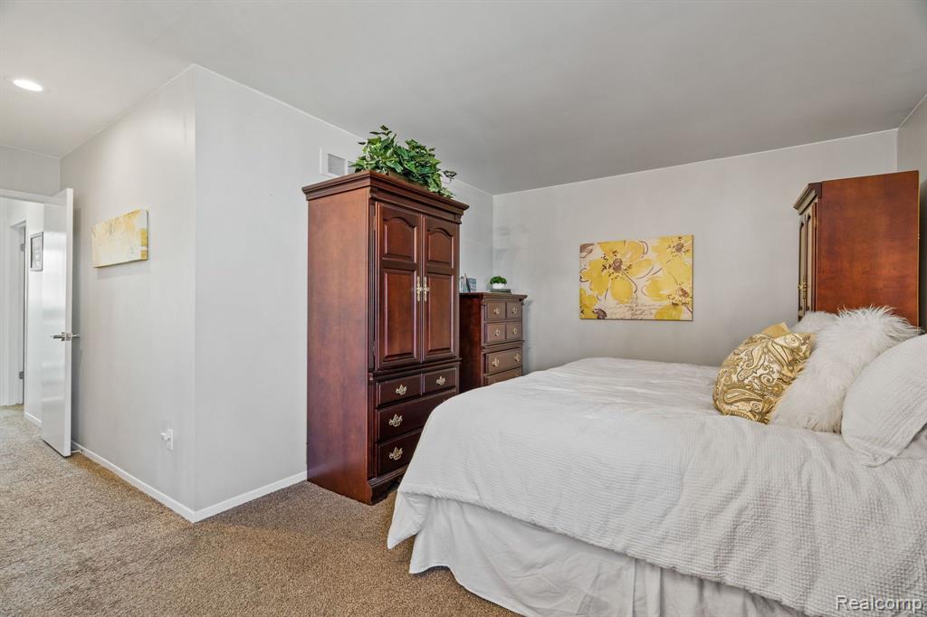 56 Stratford Lane Rochester Hills, MI 48309 - Photo 15 of 32