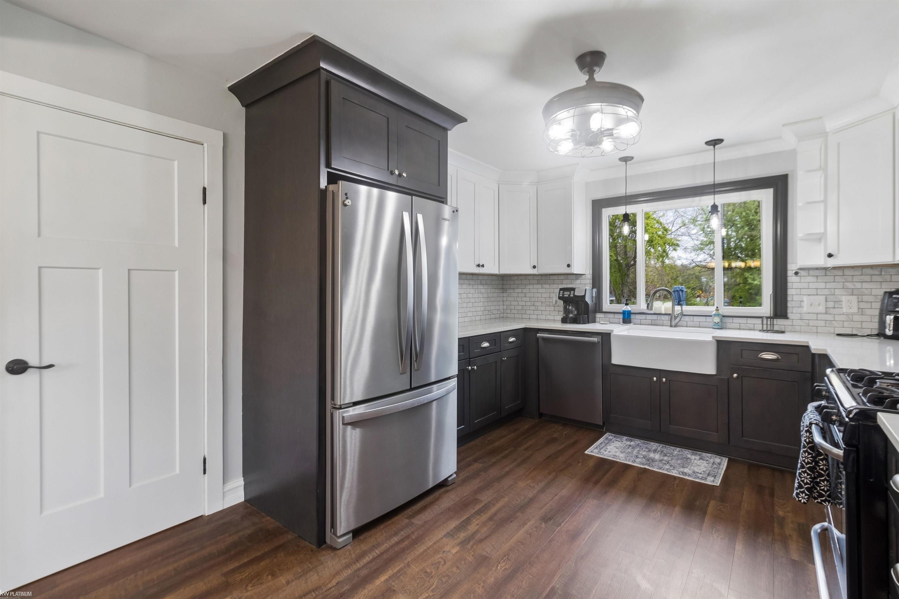 53990 Chesterfield Road New Baltimore, MI 48051 - Photo 7 of 20