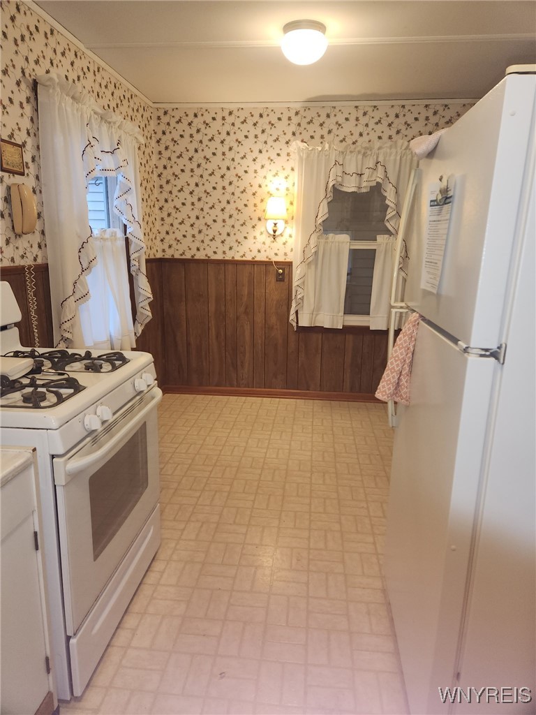 29 Lee Street Cheektowaga, NY 14043 - Photo 4 of 21