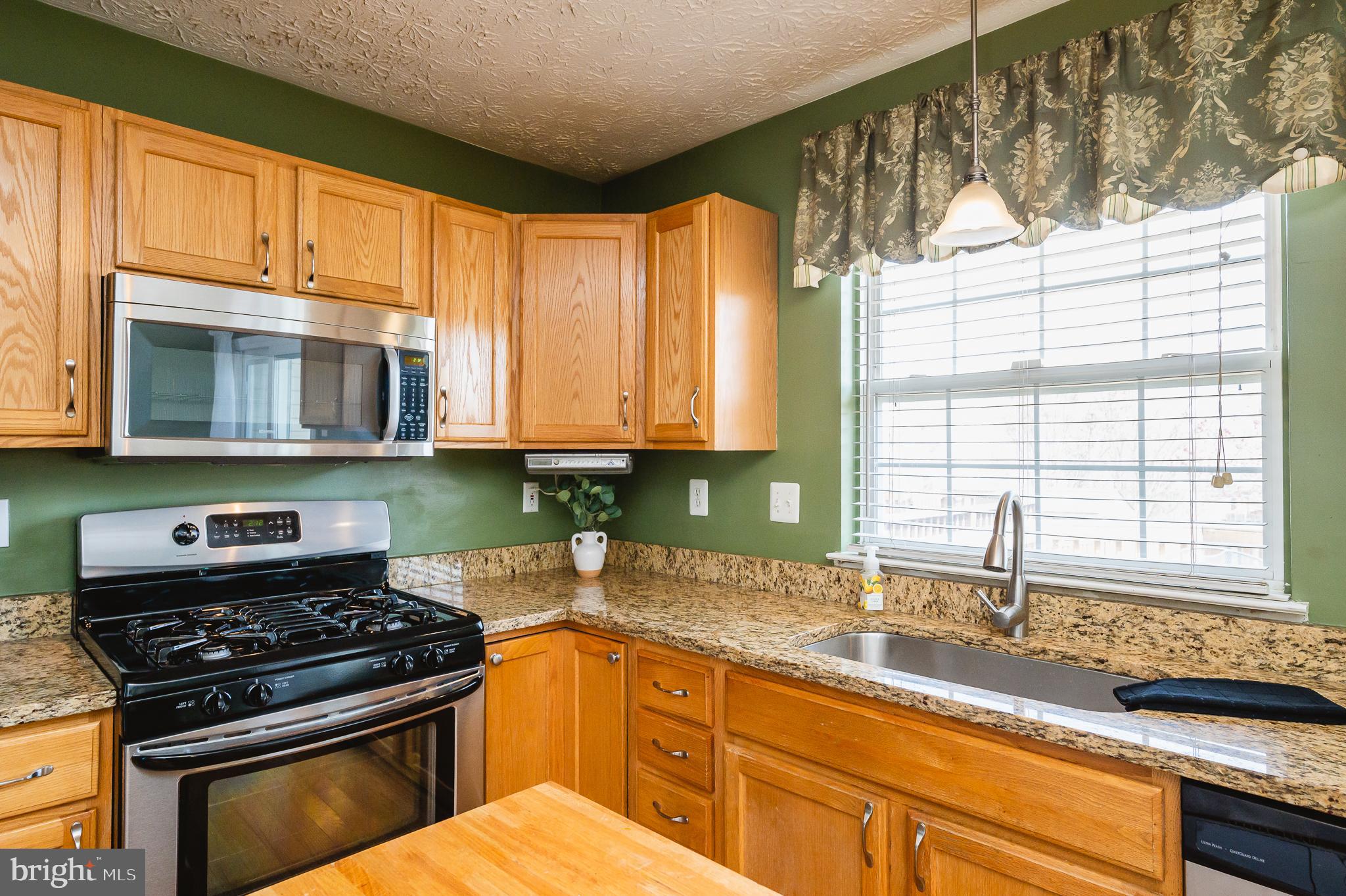9805 Finsbury Road Rosedale, MD 21237 - Photo 16 of 29 Granite Counters