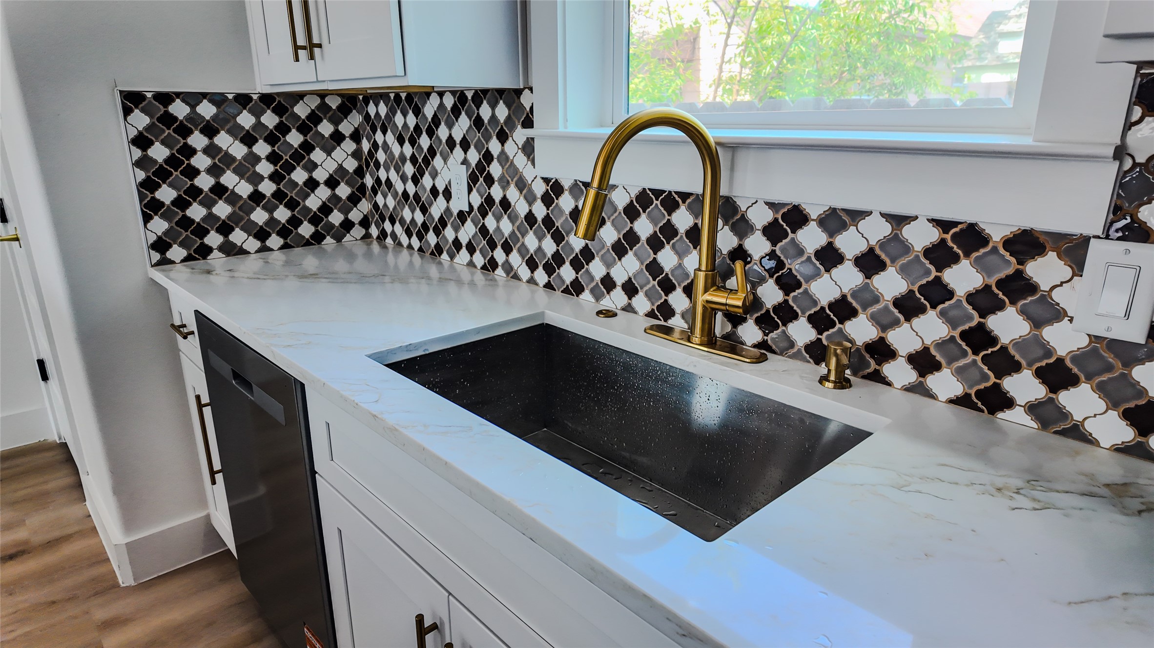 819 North Loop Houston, TX 77022 - Photo 10 of 50 Kitchen