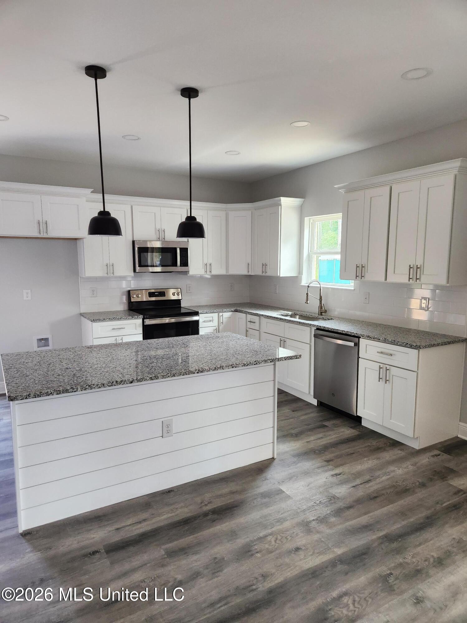3232 Grouper Road Gautier, MS 39553 - Photo 4 of 9 20220907_111427