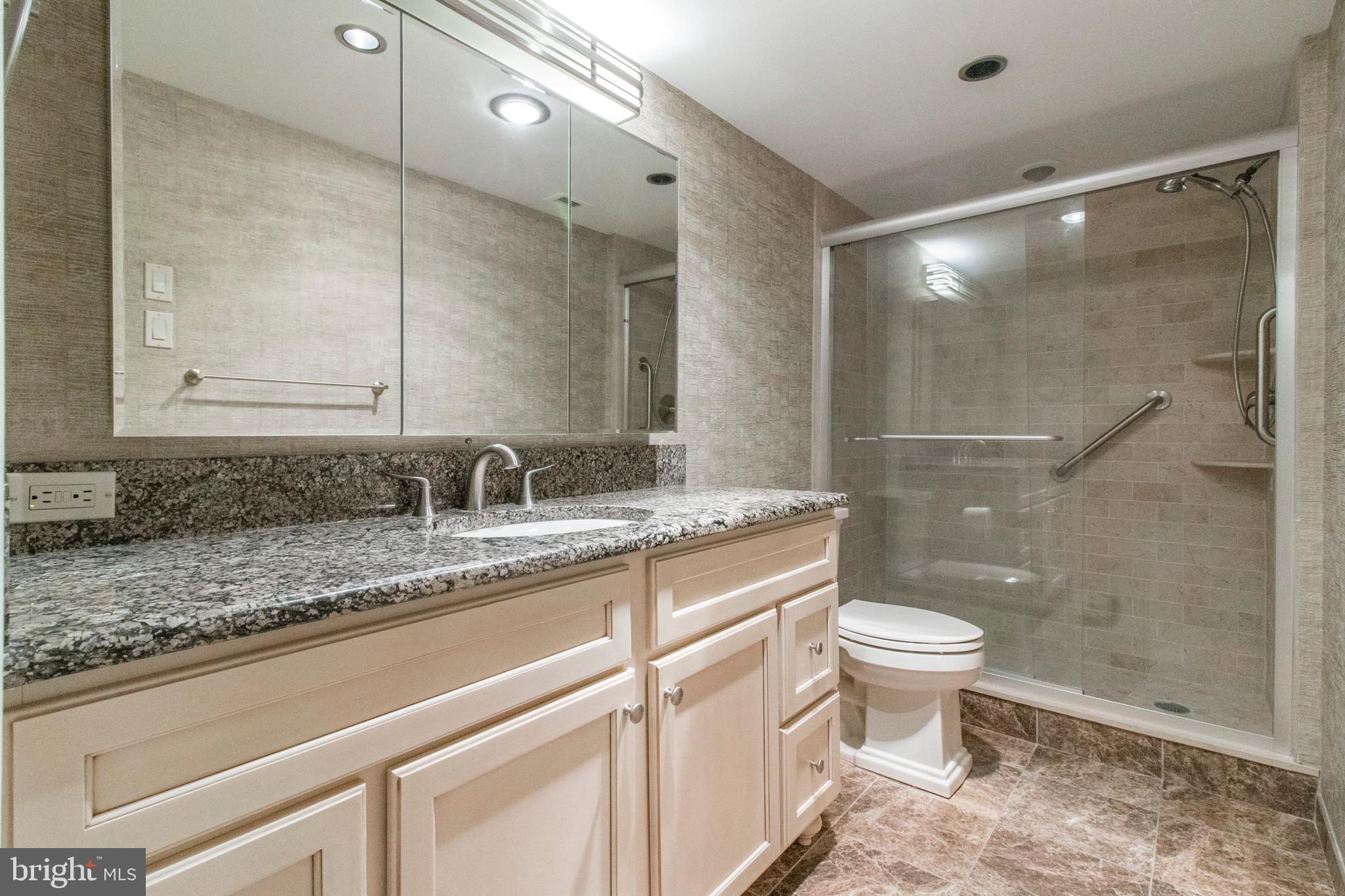 8302 Old York Road, Unit B33 Elkins Park, PA 19027 - Photo 23 of 34 Master Bath/Master Suite