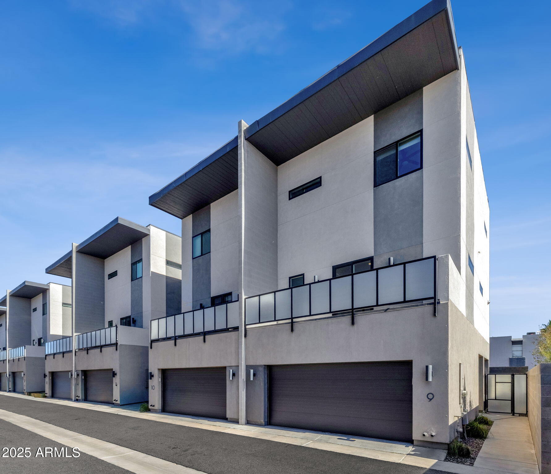2727 East Thomas Road, Unit 9 Phoenix, AZ 85016 - Photo 2 of 46 a view of entryway