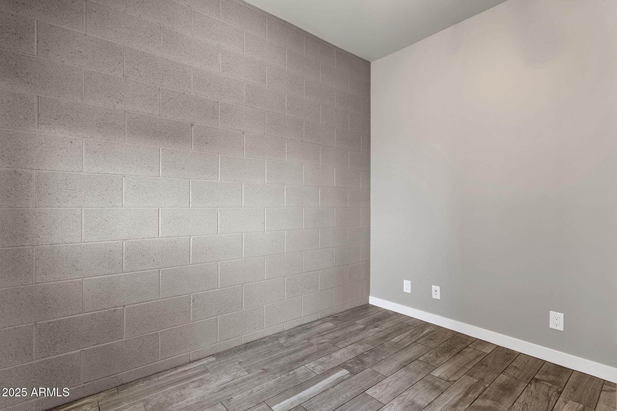 2727 East Thomas Road, Unit 9 Phoenix, AZ 85016 - Photo 21 of 46 a view of an empty room