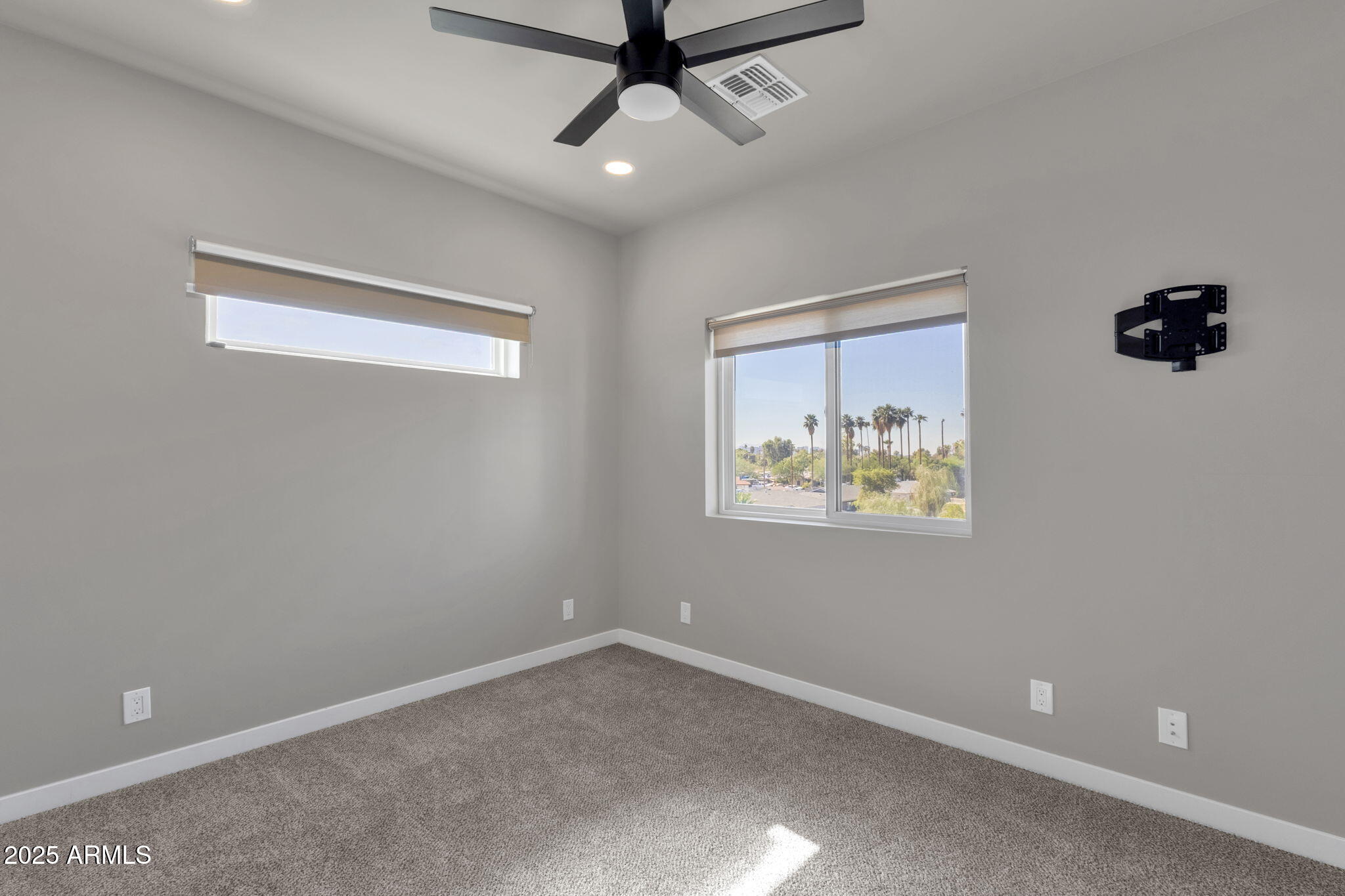2727 East Thomas Road, Unit 9 Phoenix, AZ 85016 - Photo 24 of 46 a view of an empty room with a window