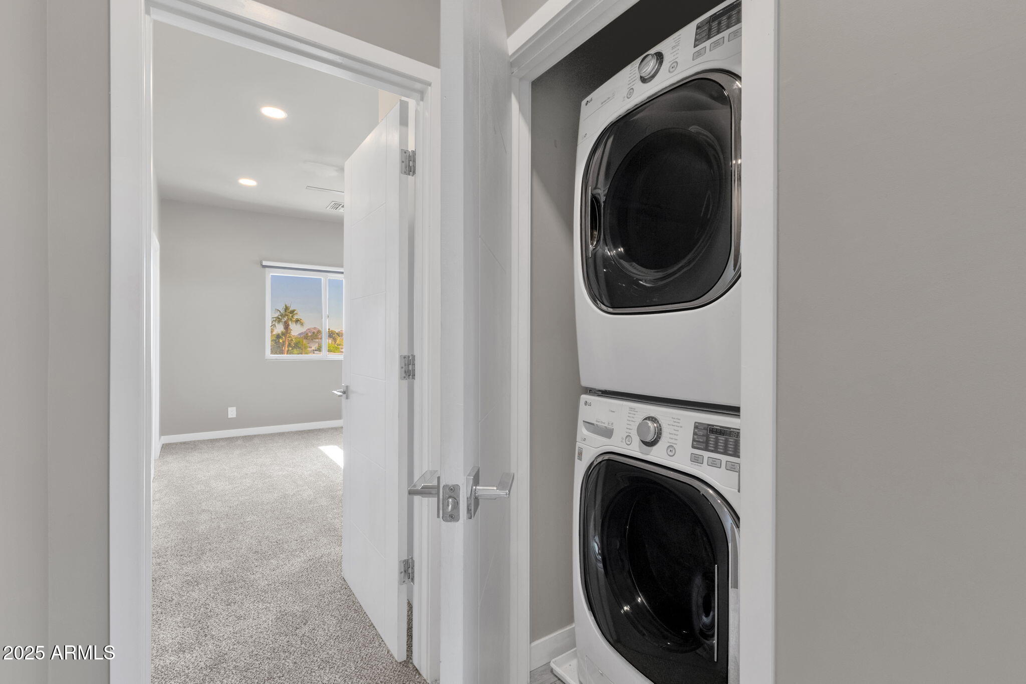 2727 East Thomas Road, Unit 9 Phoenix, AZ 85016 - Photo 28 of 46 a view of a hallway with washer and dryer