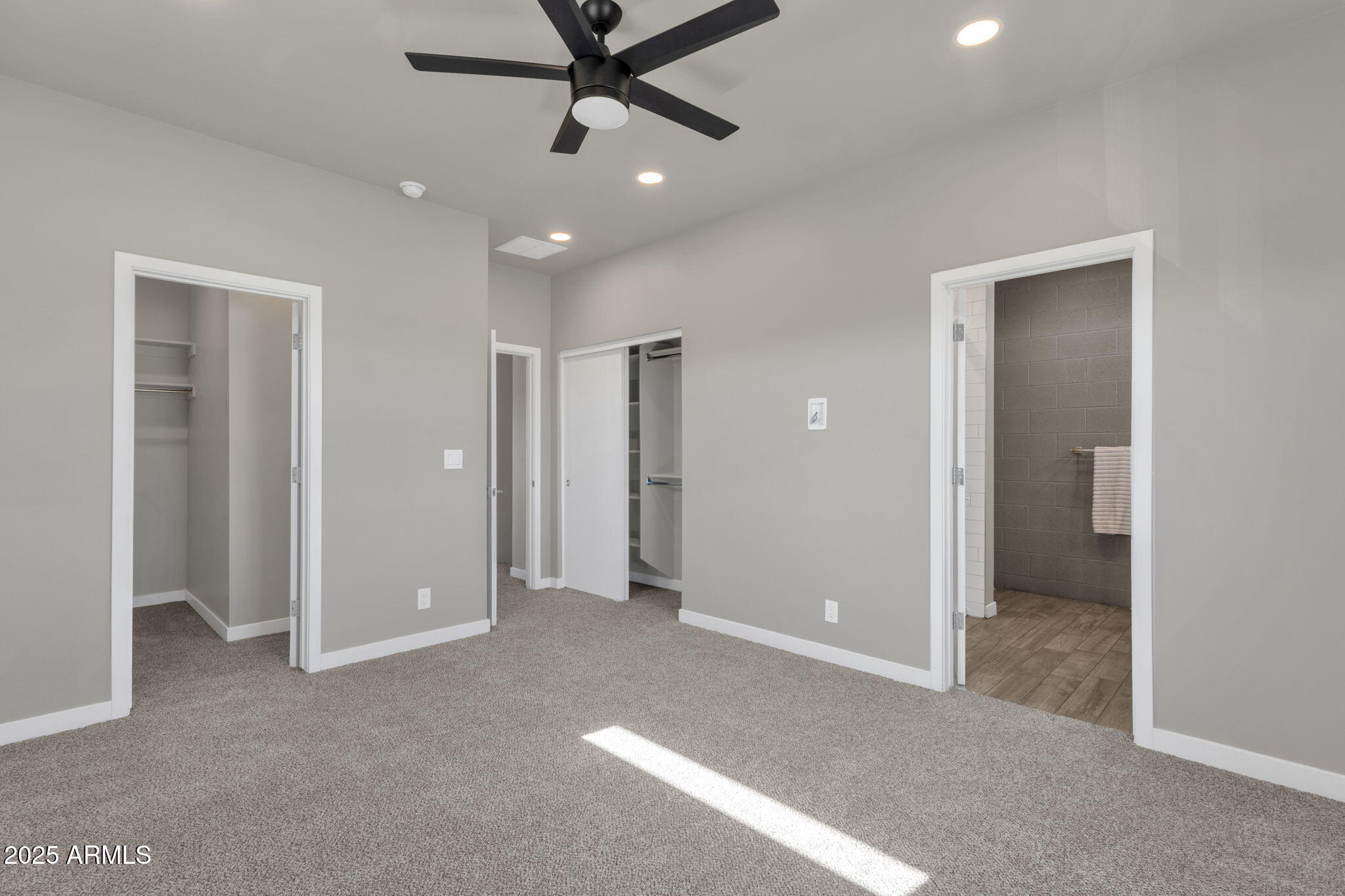 2727 East Thomas Road, Unit 9 Phoenix, AZ 85016 - Photo 33 of 46 a view of a livingroom with a ceiling fan and entryway