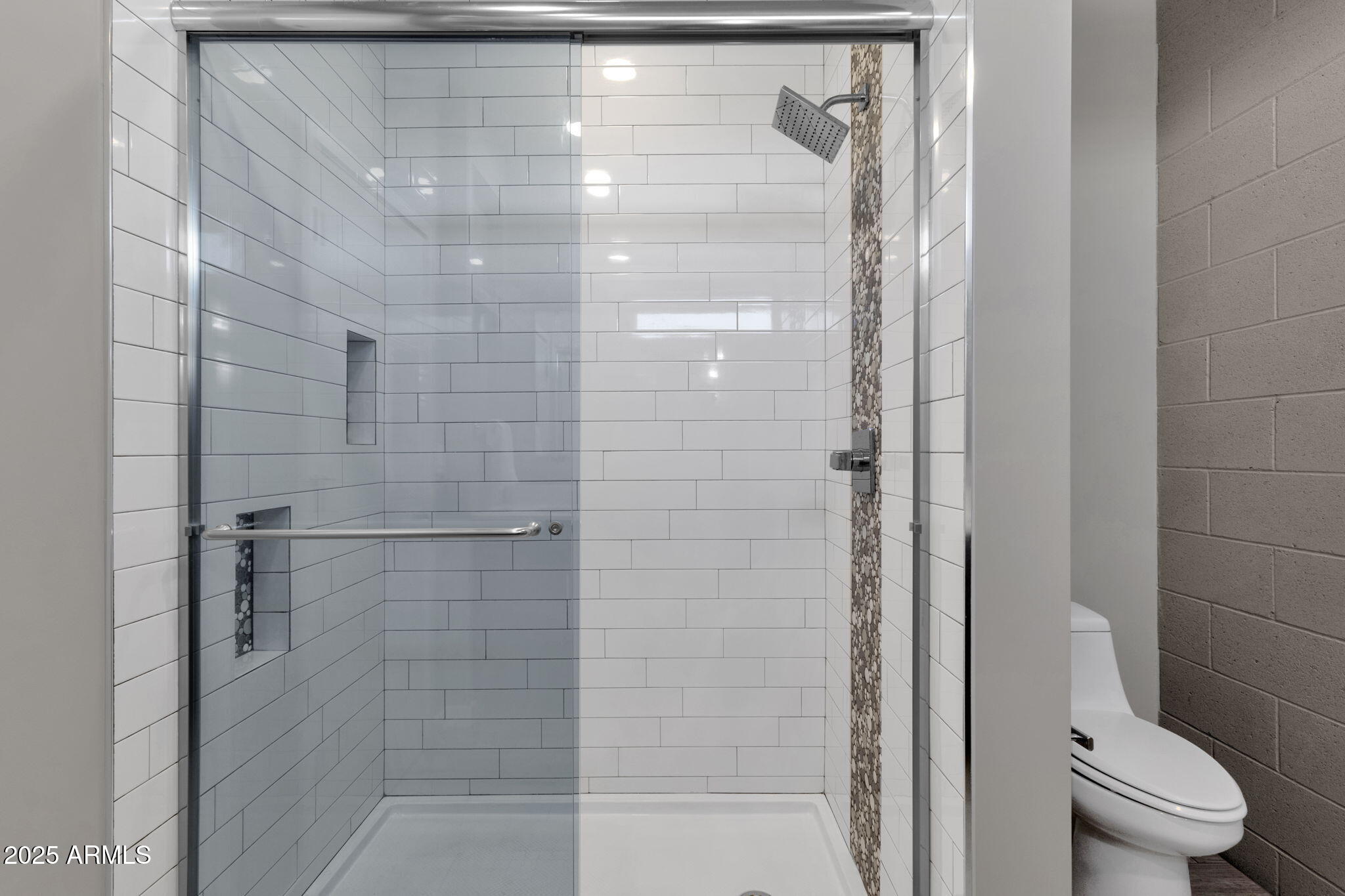 2727 East Thomas Road, Unit 9 Phoenix, AZ 85016 - Photo 35 of 46 a bathroom with a shower and toilet