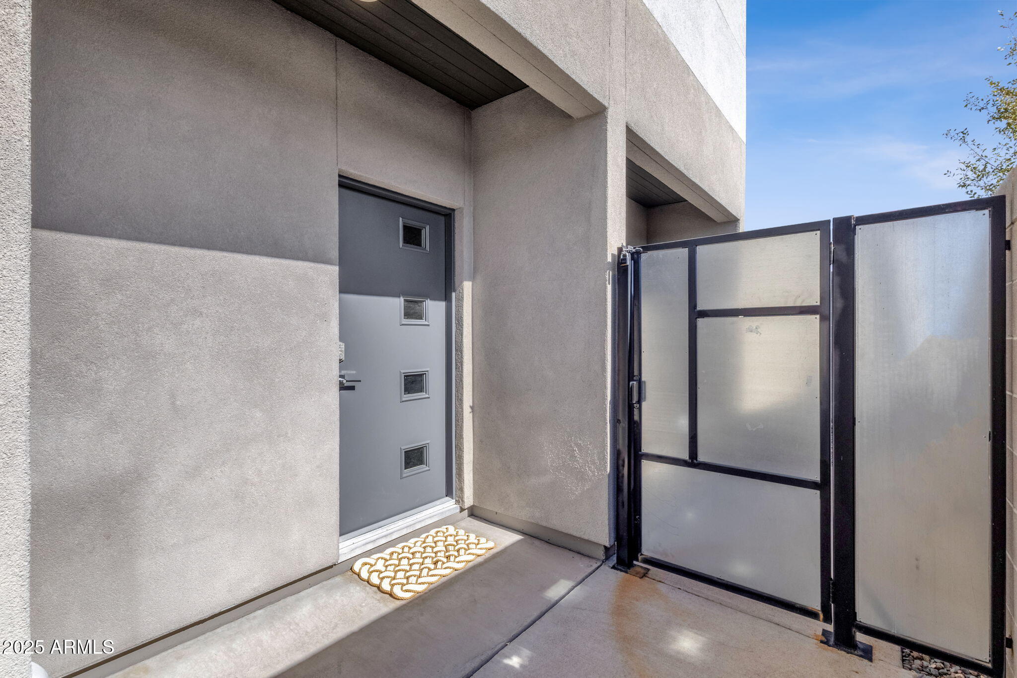 2727 East Thomas Road, Unit 9 Phoenix, AZ 85016 - Photo 4 of 46 a bathroom with a glass shower door