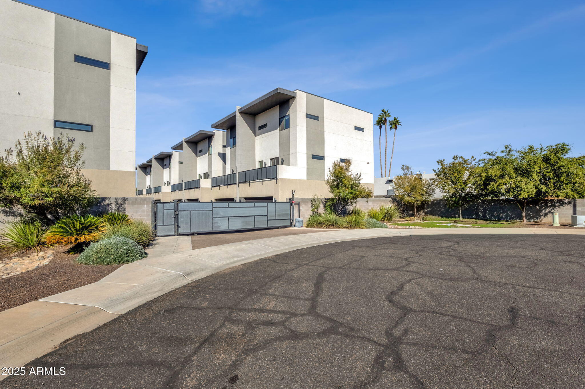 2727 East Thomas Road, Unit 9 Phoenix, AZ 85016 - Photo 43 of 46 a front view of a house with a yard