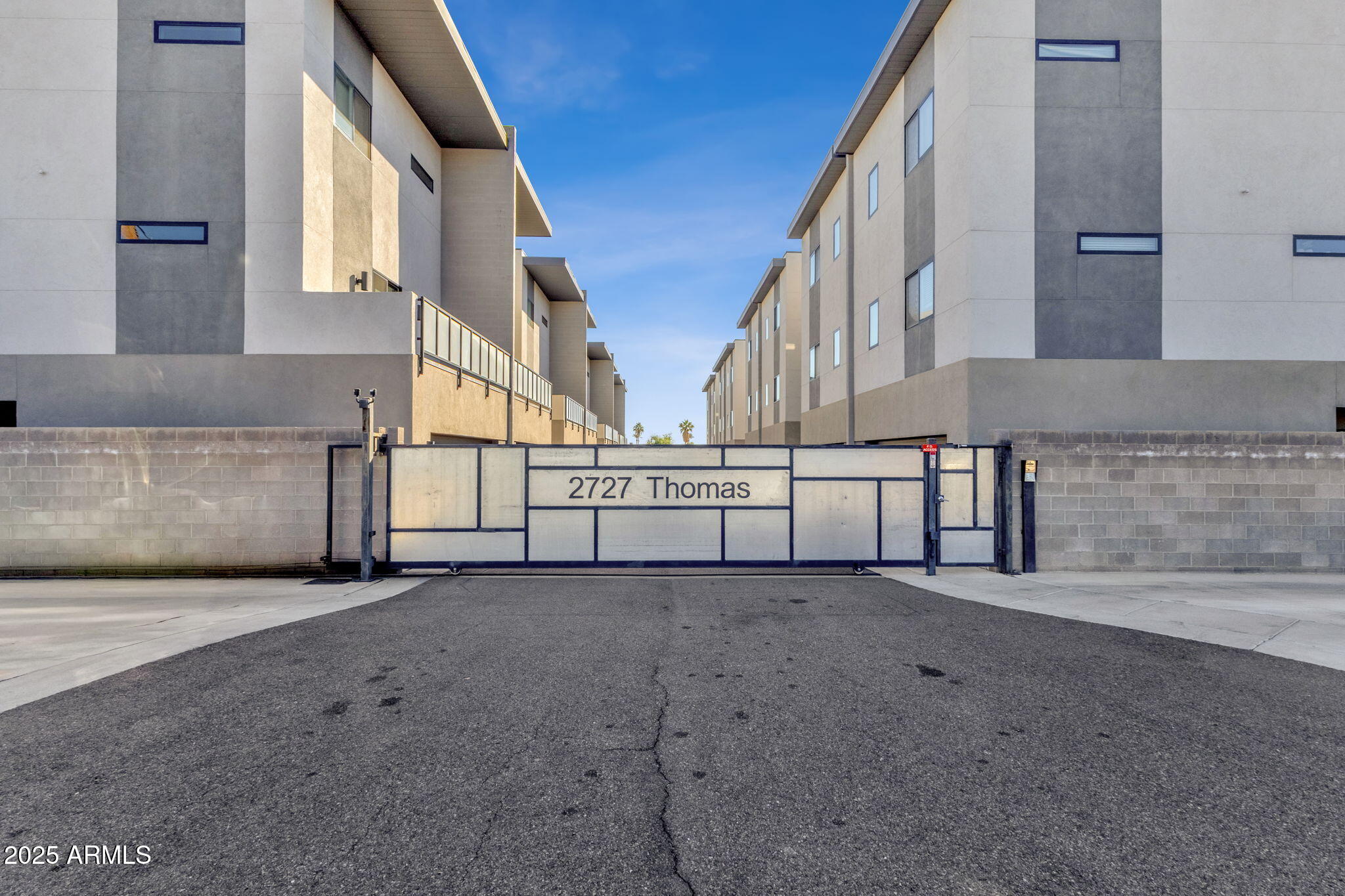 2727 East Thomas Road, Unit 9 Phoenix, AZ 85016 - Photo 44 of 46 a view of an empty room with windows